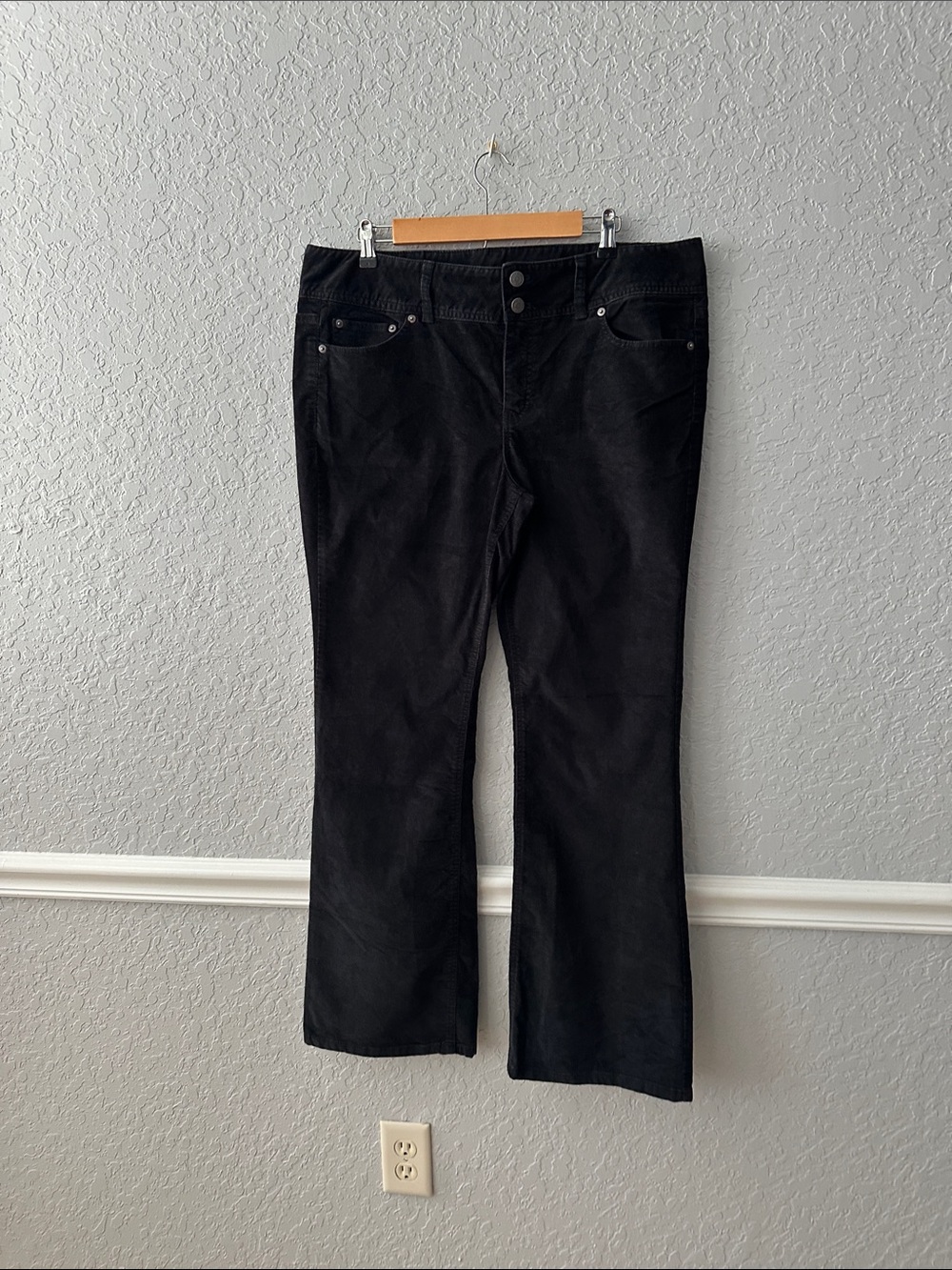 LONDONJEAN Women's Black Jeans